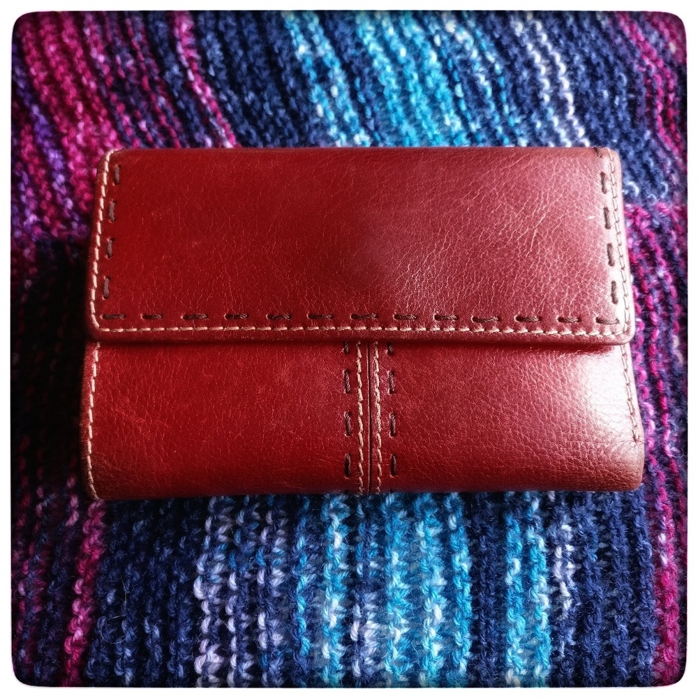 Fossil burgundy pebble leather wallet